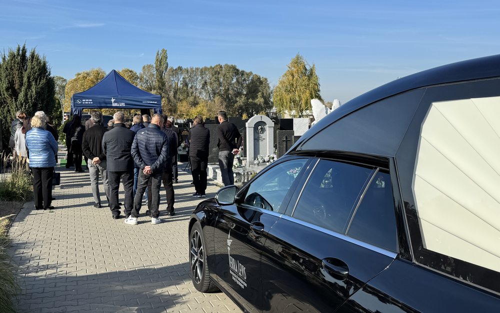 Karawan Terra Levis podczas pożegnania na cmentarzu - Terra Levis Warszawa