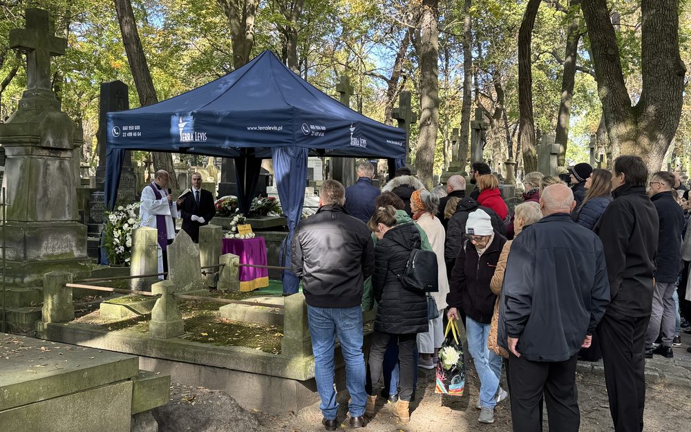 Ceremonia pogrzebowa na cmentarzu w Warszawie - Terra Levis Warszawa