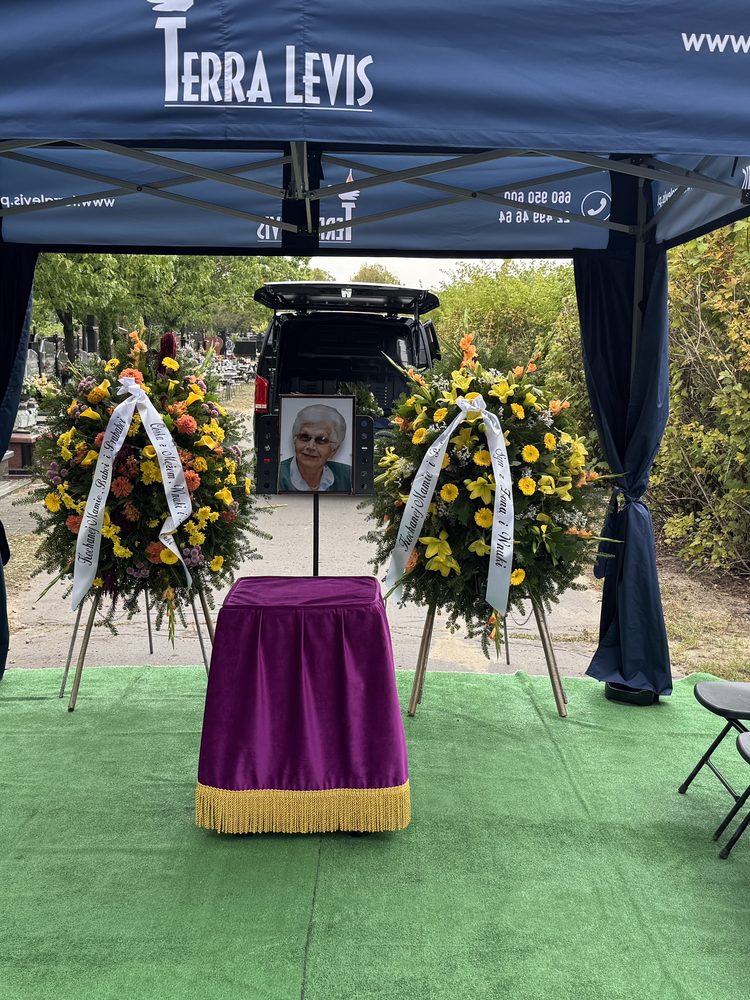 Portret osoby zmarłej na sztaludze podczas ceremonii pogrzebowej Terra Levis